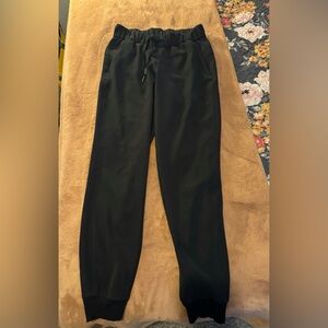 Lululemon on the fly jogger